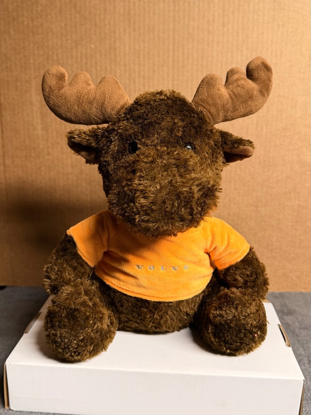 Official Volvo Vän Moose Plush Toy Orange Hoodie Stuffed Animal